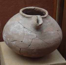 Wadi Suq Spouted jar from Shimal tomb 103 (Photograph by Dr Mark Beech)