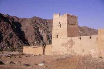View of the tower at the summer palace of Sheikh Abdullah bin Hamdan al-Sharqi, Wadi Hayl, Fujairah (Photograph by Dr Mark Beech)
