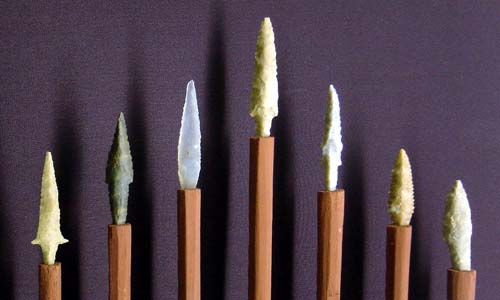 Neolithic arrowheads from Yahar in Al Ain Museum (photograph by Dr Mark Beech)